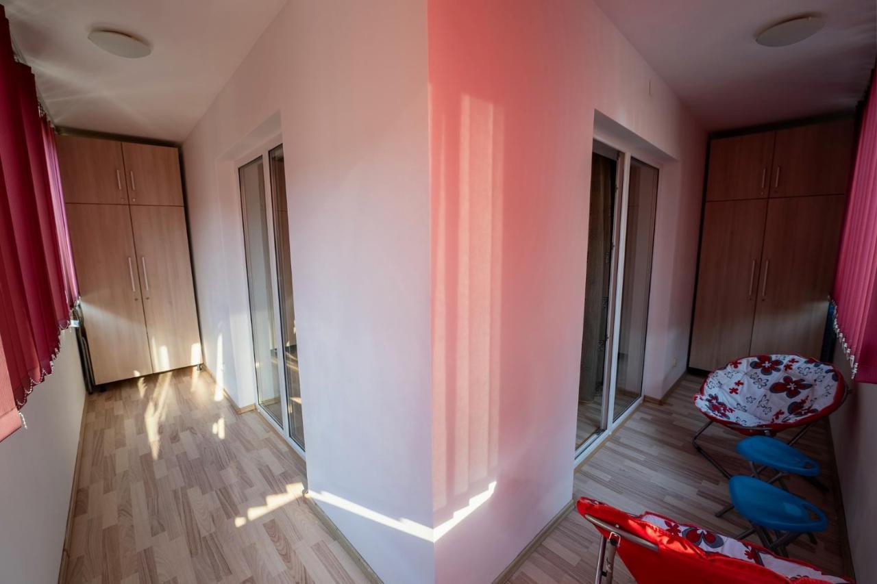Quiet 3-Room Apt - 2 Parking Spaces - 5 Min Bus Floreşti Esterno foto
